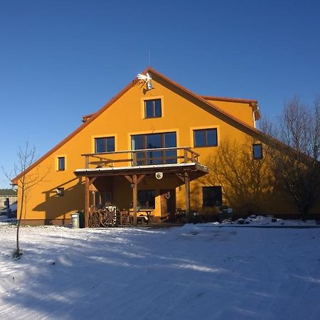 Penzion Eqilon Hotel Mělník Exterior foto