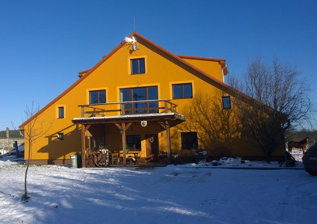 Penzion Eqilon Hotel Mělník Exterior foto